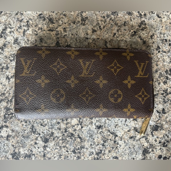 Louis Vuitton Handbags - Louis Vuitton Zippy long Brown and Gold Monogram Wallet